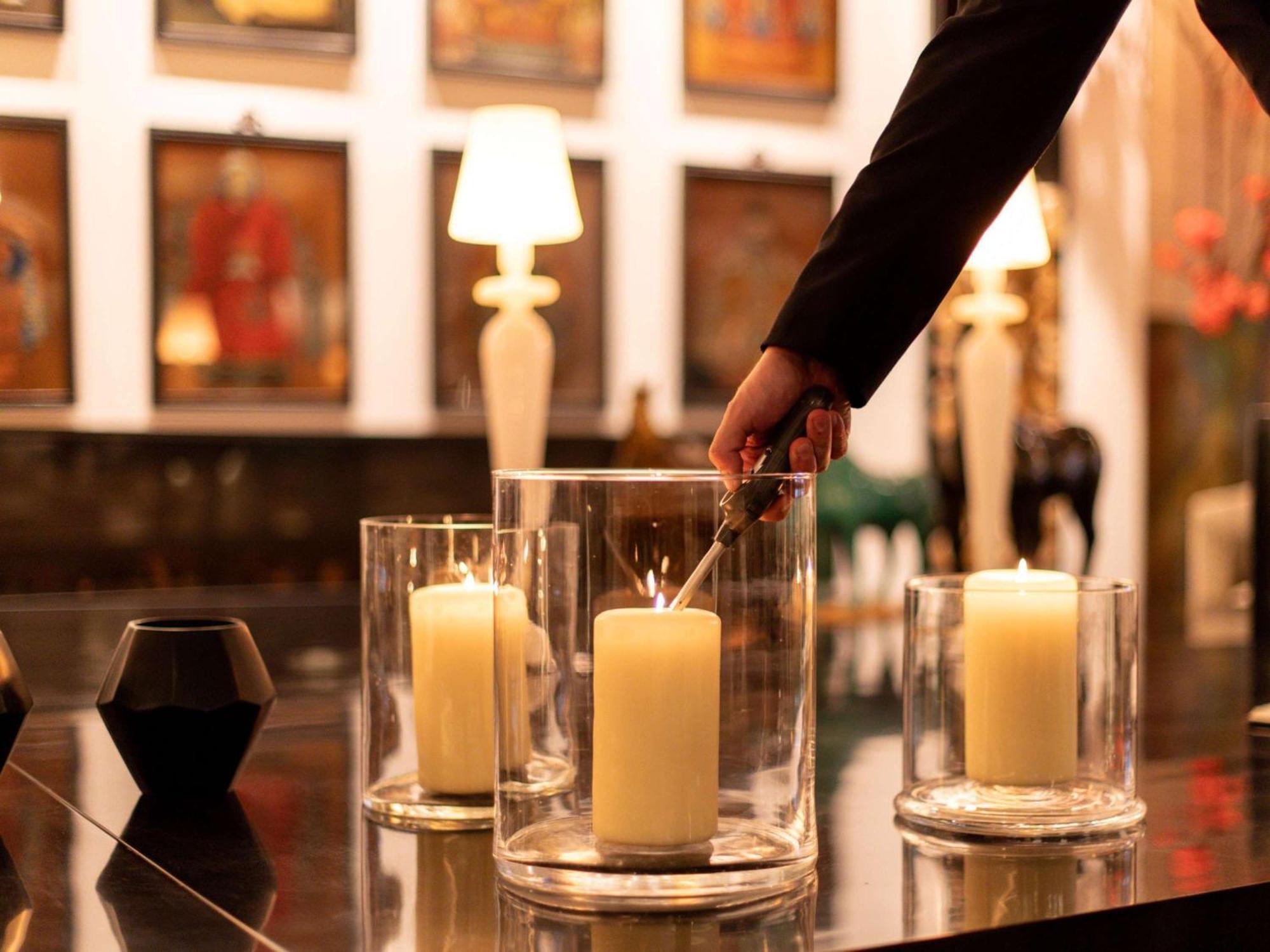 Sofitel Frankfurt Opera Hotel Франкфурт на Майн Екстериор снимка A candle being lit