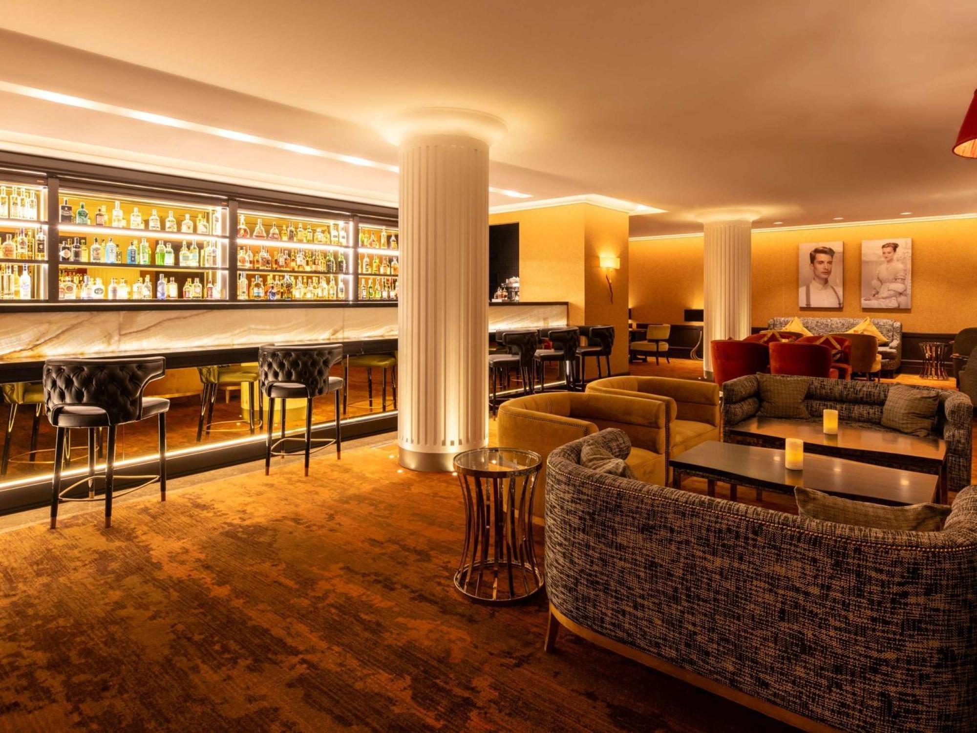 Sofitel Frankfurt Opera Hotel Франкфурт на Майн Екстериор снимка The bar at the 2018 London Design Festival