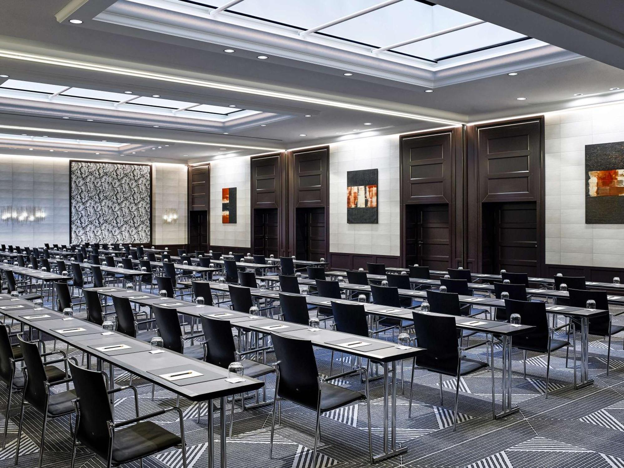 Sofitel Frankfurt Opera Hotel Франкфурт на Майн Екстериор снимка The ballroom