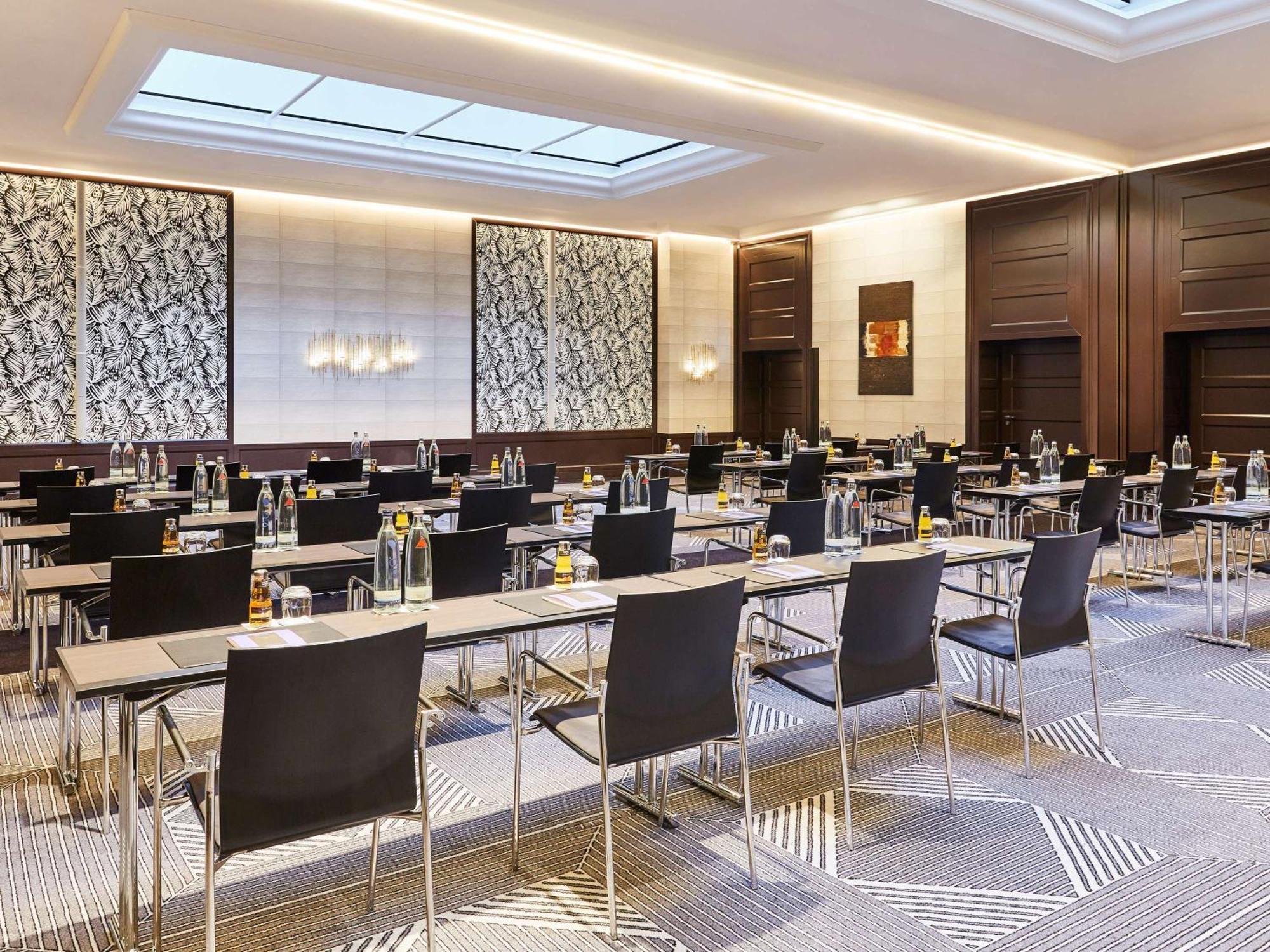 Sofitel Frankfurt Opera Hotel Франкфурт на Майн Екстериор снимка Meeting room