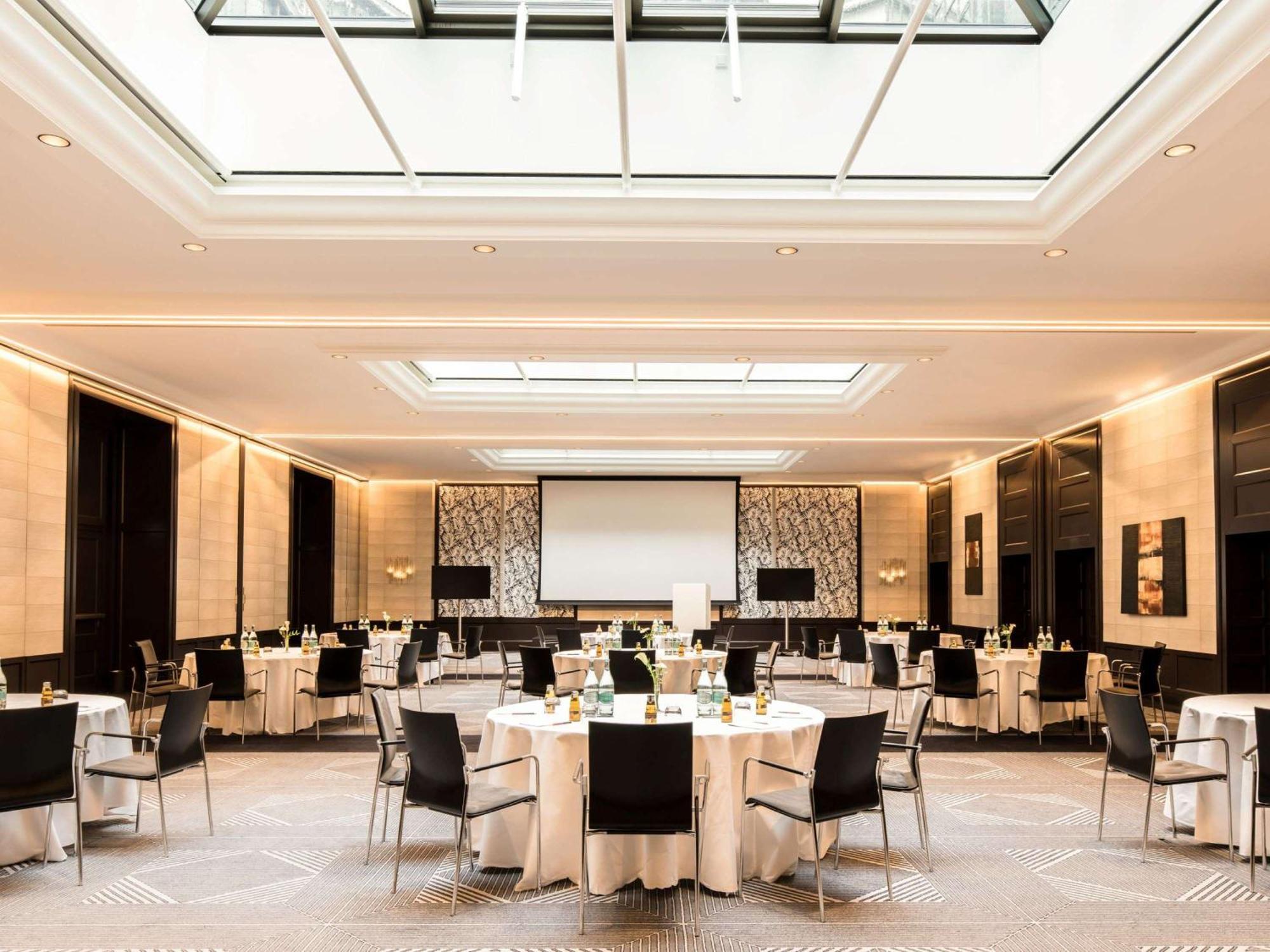 Sofitel Frankfurt Opera Hotel Франкфурт на Майн Екстериор снимка The ballroom