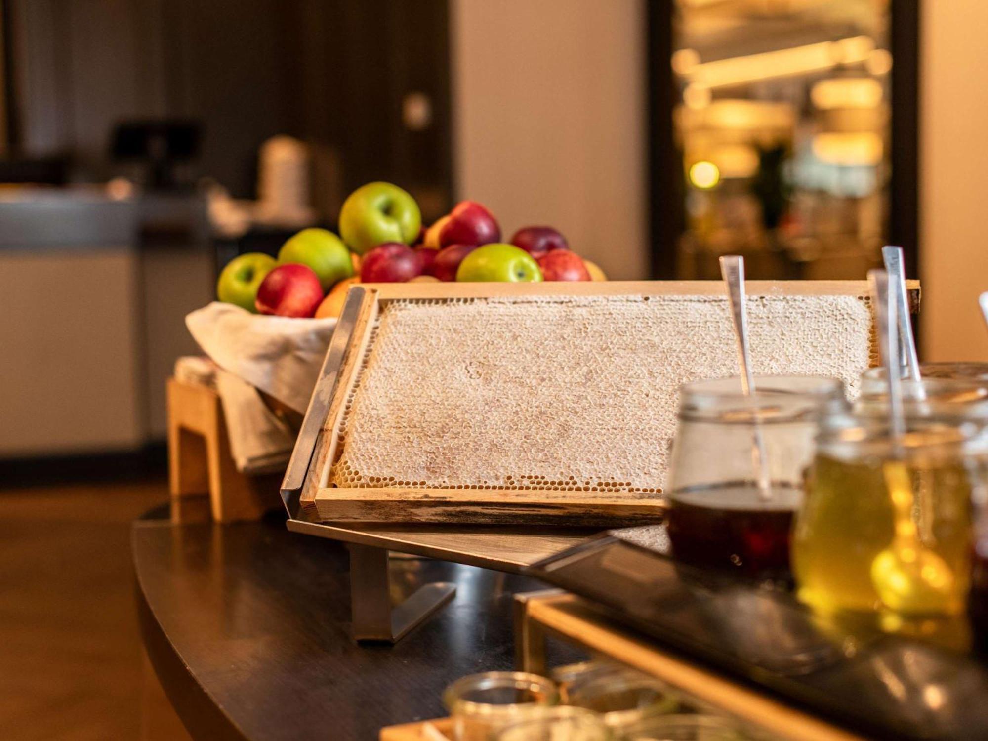 Sofitel Frankfurt Opera Hotel Франкфурт на Майн Екстериор снимка Honeycomb