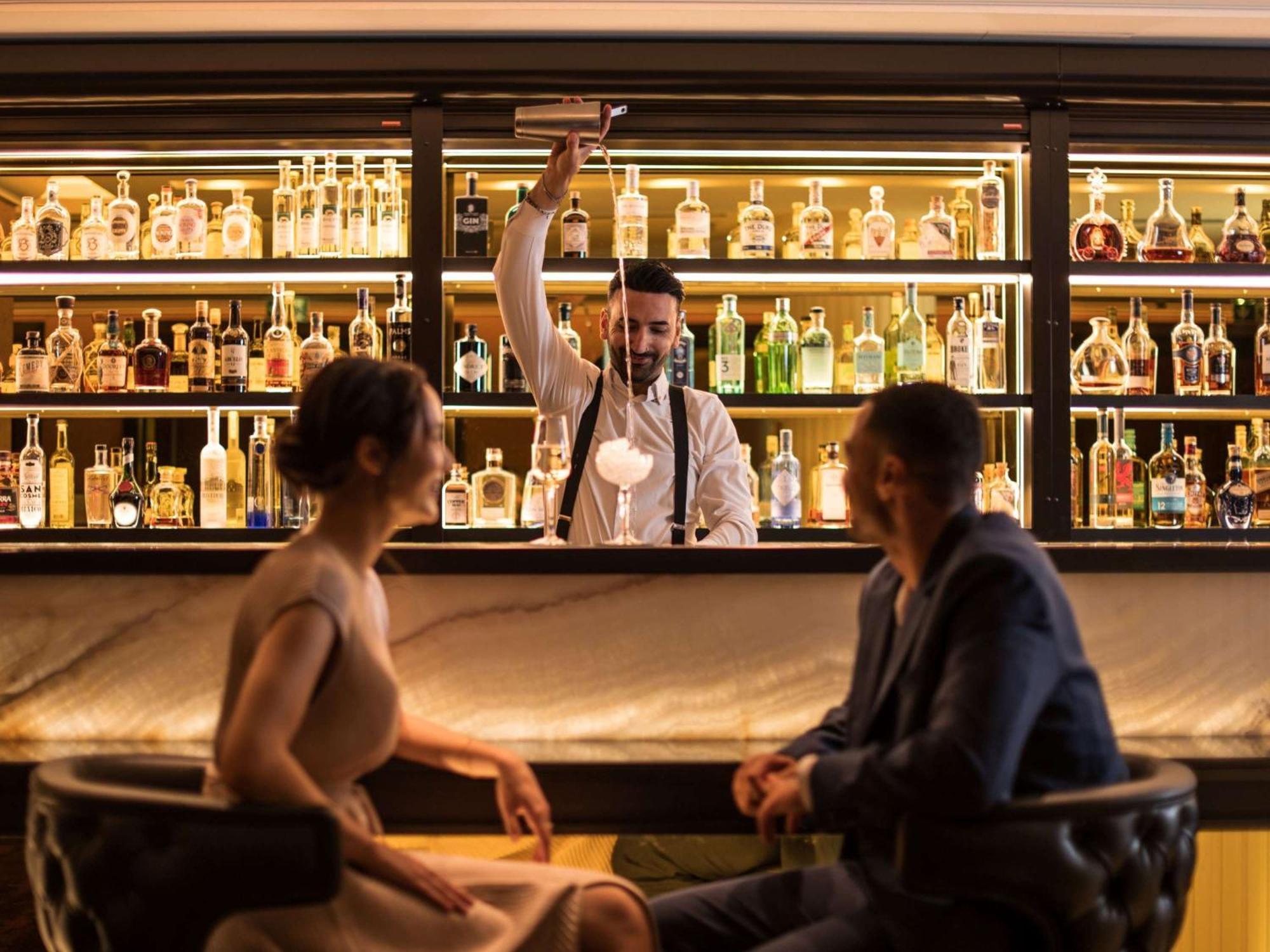 Sofitel Frankfurt Opera Hotel Франкфурт на Майн Екстериор снимка The Bar